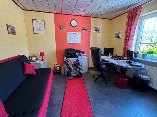 Gästezimmer Büro EG.JPG