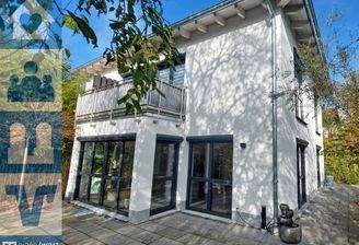 Terrassenansicht des modernen Einfamilienhauses in Weilheim