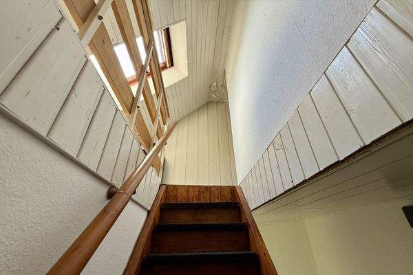 Flur 2: DHH links, Treppenaufgang