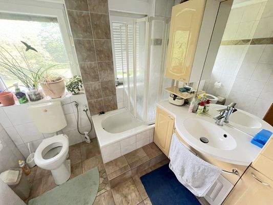 DG -Bad mit Dusche 1