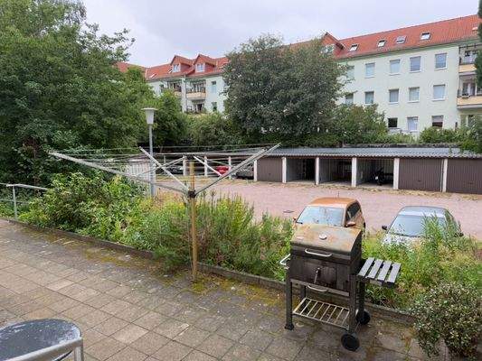 Blick zu den Garagen