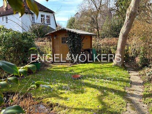 Garten mit Gartenhaus