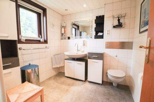 Badezimmer im Erdgeschoss