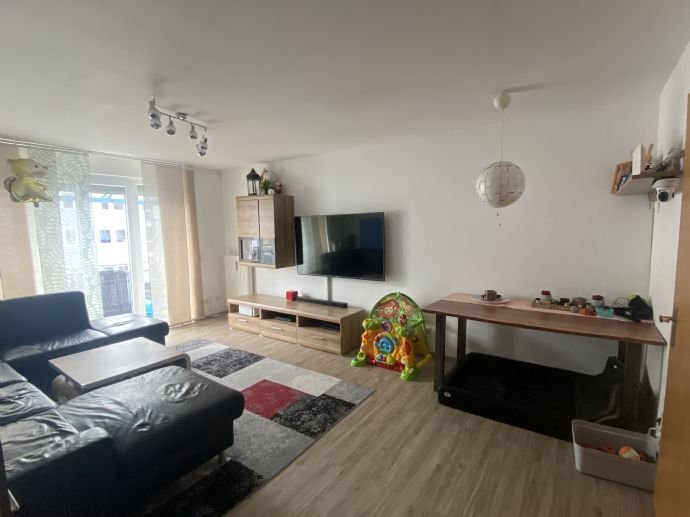 Zentral, dennoch ruhig gelegene, schöne 3-Zimmer-DG-Wohnung mit Tiefgaragen-Stellplatz,Balkon,Aufzug, Einbauküche