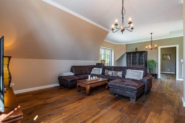 !Pinneberg-Hochwertiges-Einfamilienhaus-mit-Waldgrundstück-und-Pool-70