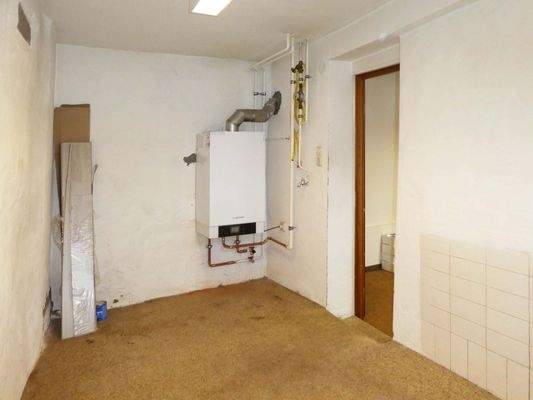 Lagerraum mit Gastherme Laden