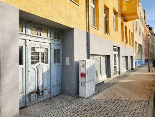 Hofeinfahrt und Hauseingang.jpg