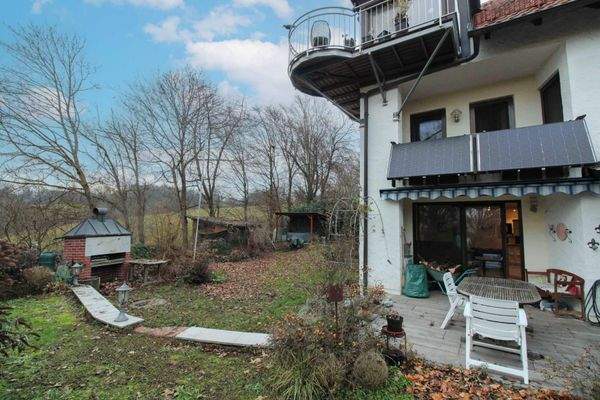 Außenansicht mit Garten