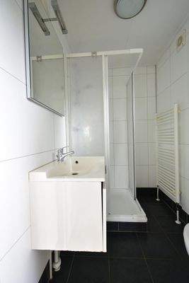 Chalet Bad Hoophuizen Badezimmer Bad Dusch Kombination EuroParcs04