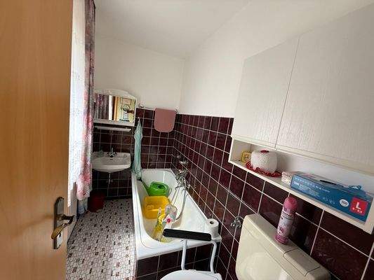 EG, Bad mit Badewanne