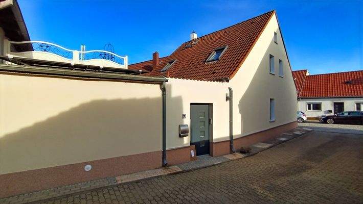 Außen 4 - Hauseingang & Dachterrasse