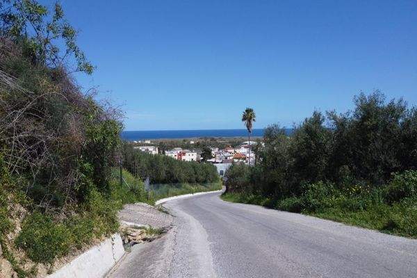 Kreta, Tavronitis: Erstklassiges Grundstück in der Nähe des Strandes zu verkaufen