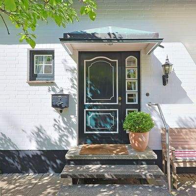 Schöner Hauseingang im Landhausstil