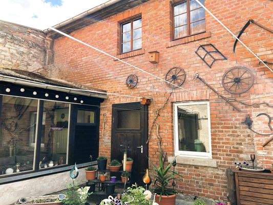 Ansicht vom Hof auf Nebengelass