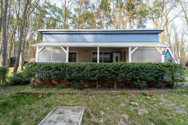 Blick zur Terrasse am Bungalow
