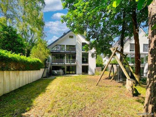 Hausansicht Hanggrundstück