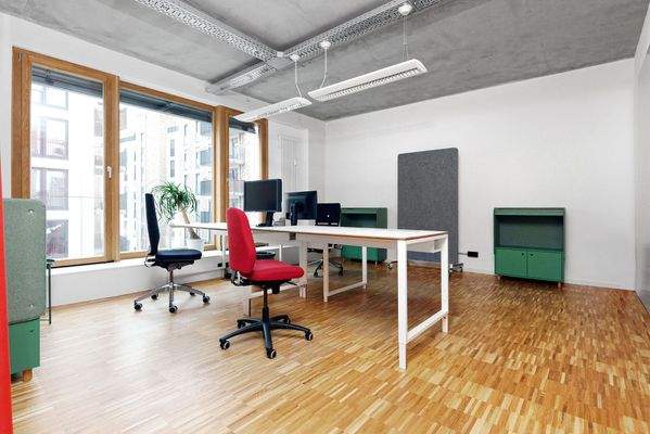 Großes Büro