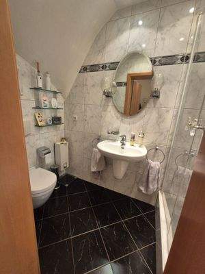 Gäste WC mit Dusche.jpg