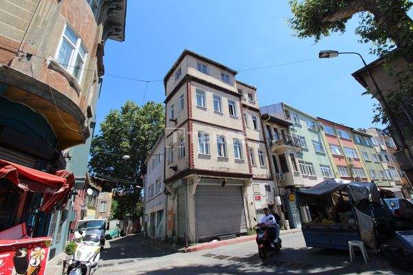 Complete Building in Balat Square in Istanbul Fatih