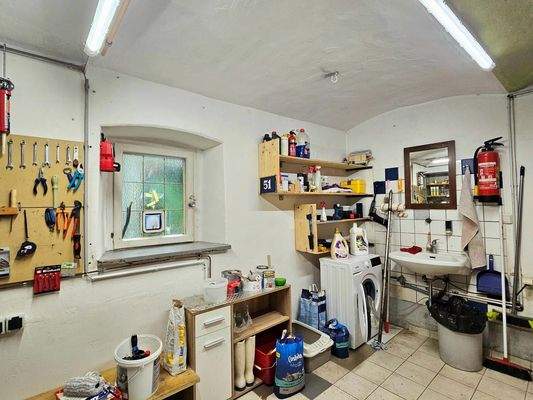 Heizraum mit Waschmaschinenanschluss_EG