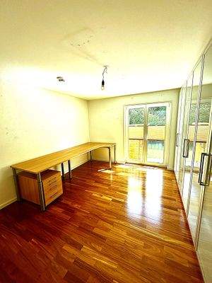 Kinderzimmer  Büro.JPG