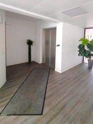 b_Hauszugang, Aufzug