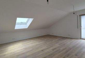 Geräumiges Wohnzimmer