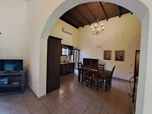 Kreta, Douliana: Elegante Maisonette mit atemberaubendem Bergblick zu verkaufen