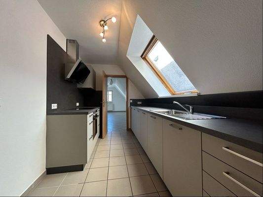 Küche - Blick ins Wohnzimmer