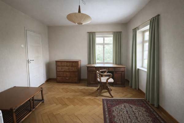 Zimmer EG 2   KI aufgeräumt