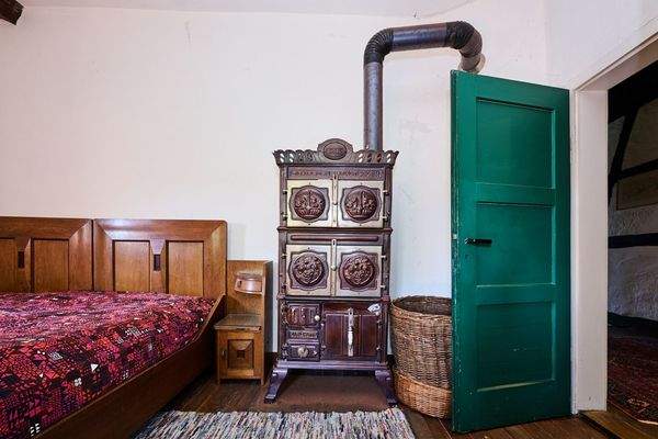 Schlafen 3 mit historischem Ofen OG