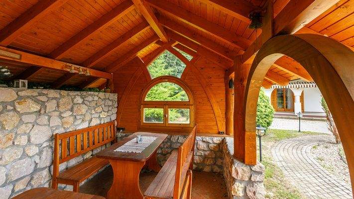 Überdachter Sitzplatz