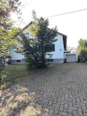 ... mit geräumiger Zufahrt