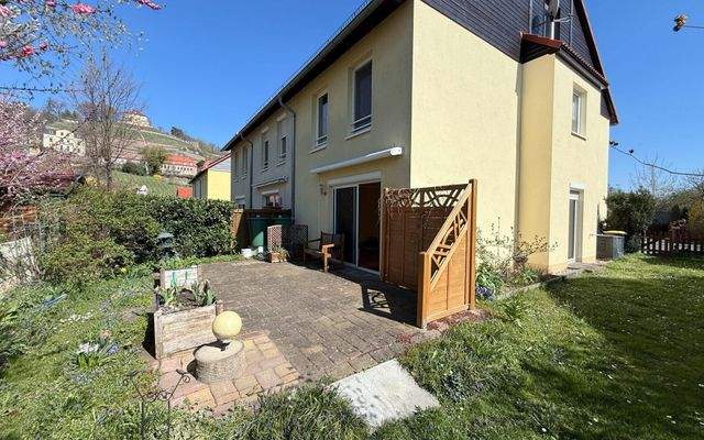 Haus mit Garten und Terrasse