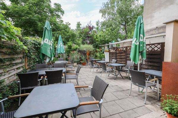 Sitzplätze im Innenhof