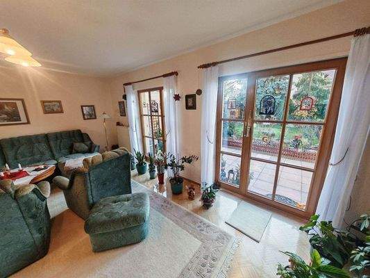 großzügige Glasflächen.jpg