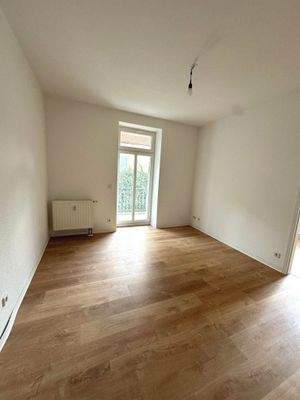 Wohnzimmer mit Balkon