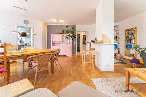 2.OG: Wohn-/Esszimmer