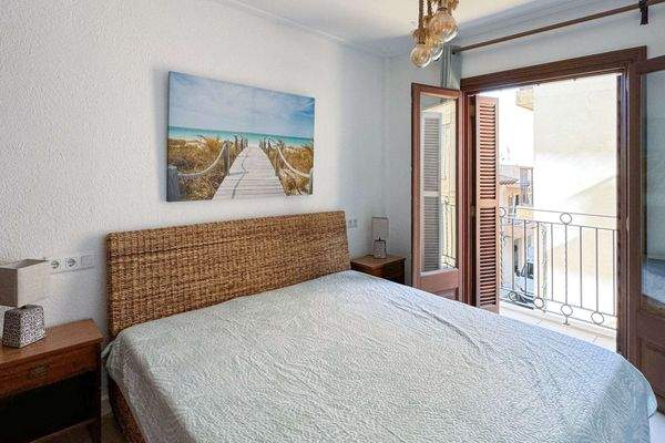 Schlafzimmer mit französischen Balkon ...