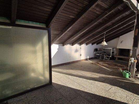 überdachter Vorplatz