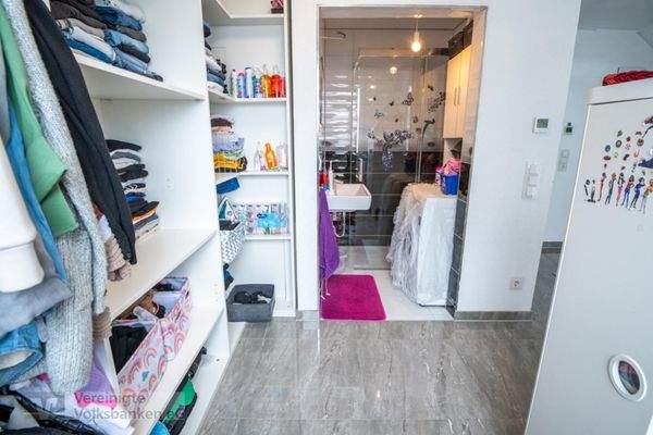 Ankleide/Duschbad DG