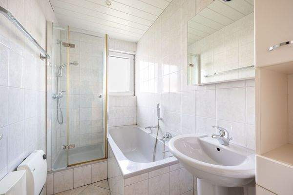 Badezimmer rechte Hälfte