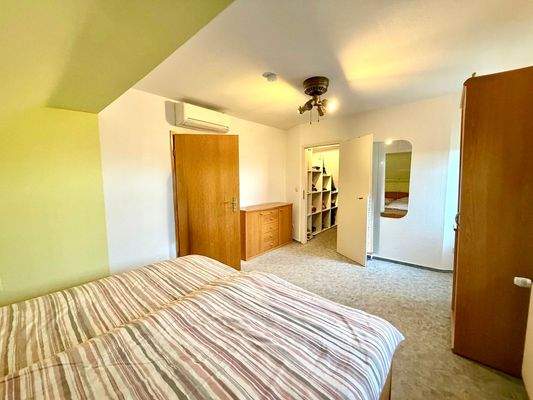 Schlafzimmer (2) 2.OG