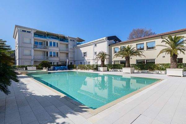 Gemeinsames Schwimmbad