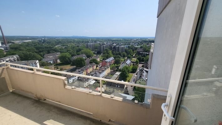 Ausblick vom 18. OG auf Siebengebirge
