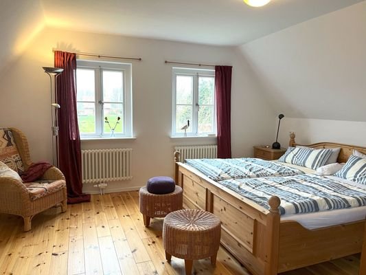 Schlafzimmer DG