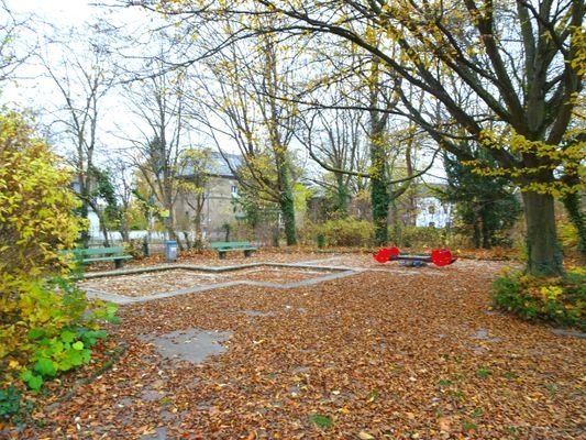 Kleiner Spielplatz im Messelpark