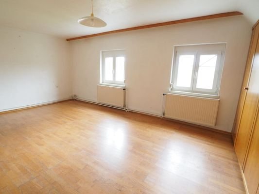 geräumig inkl. Einbauschrank mit viel Staraum