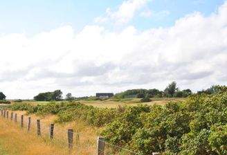 Blick auf Haus am Golfplatz.jpg
