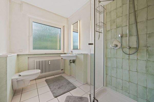 komfortables Tageslichtbadezimmer